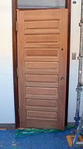 復元工法・施工実績　横浜市内木製玄関ドア復元工事施工前